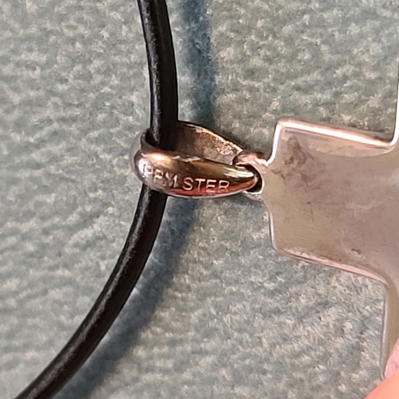 Sterling Slilver NWOT Cross Pendant Necklace With Diamond & Black Leather Chain - Picture 7 of 9